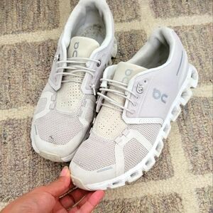 On Cloud 5 Shoes Women's Size 7